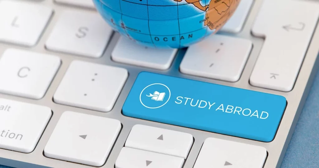 Important financial considerations for studying abroad blog image