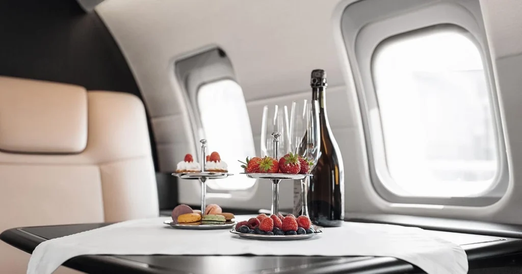 How to score a free business class seat without breaking the bank?  blog image